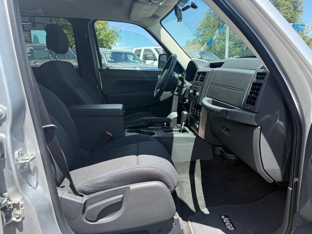 Used 2011 Jeep Liberty Sport w/ Popular Equipment Group AWD/4WD image 5