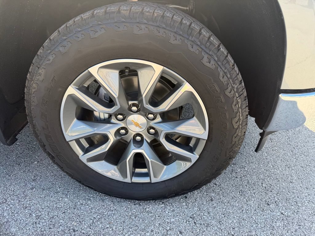 Used 2026 Chevrolet Silverado 1500 LT AWD/4WD image 16
