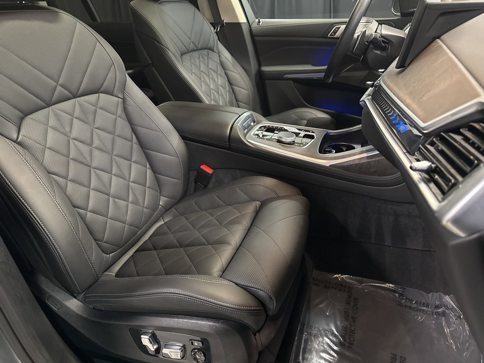 Used 2025 BMW X7 xDrive40i w/ Premium Package image 31