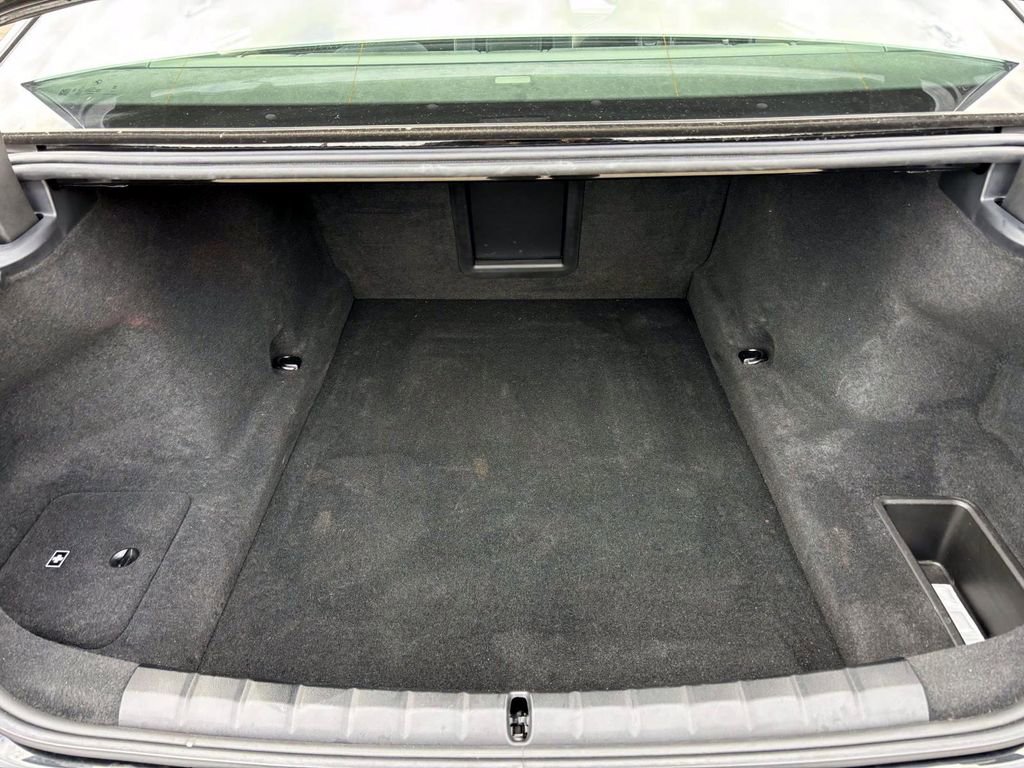 Used 2024 BMW 760i xDrive w/ Executive Package image 9