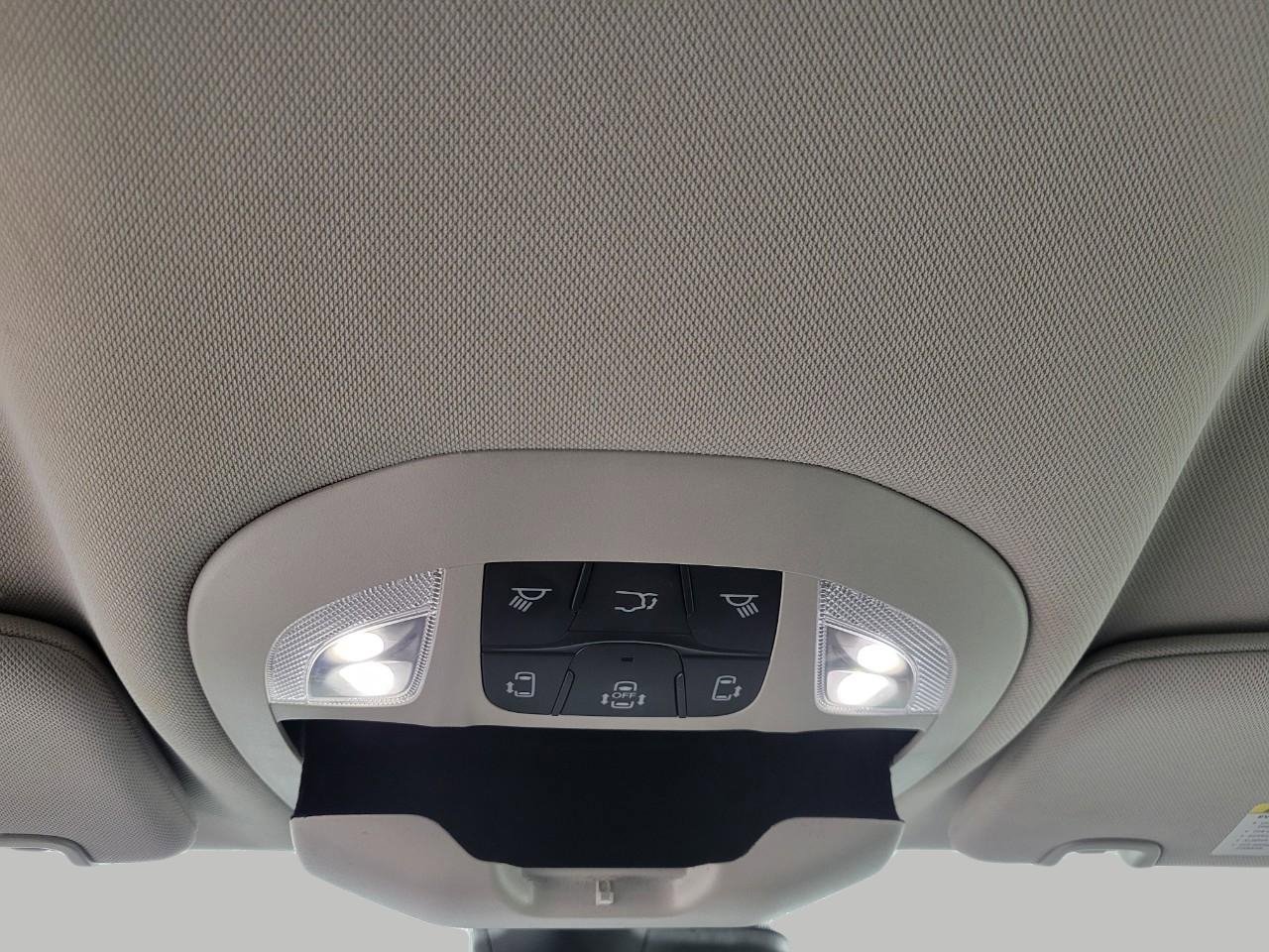 Used 2024 Chrysler Pacifica Touring-L image 17