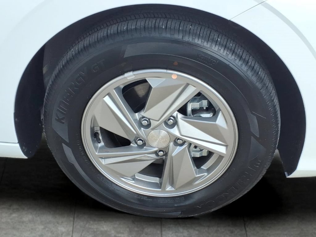 Used 2026 Hyundai Elantra SE FWD image 9