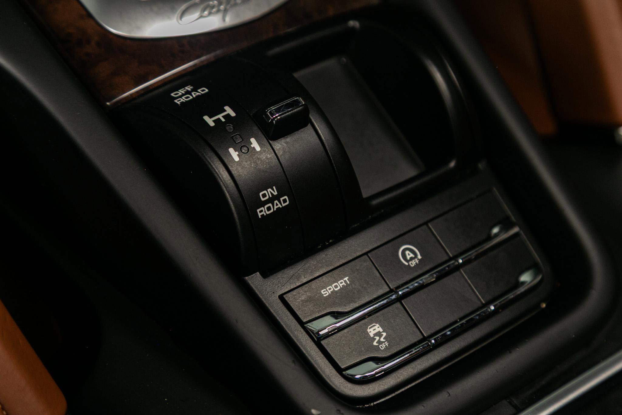 Used 2018 Porsche Cayenne S image 51