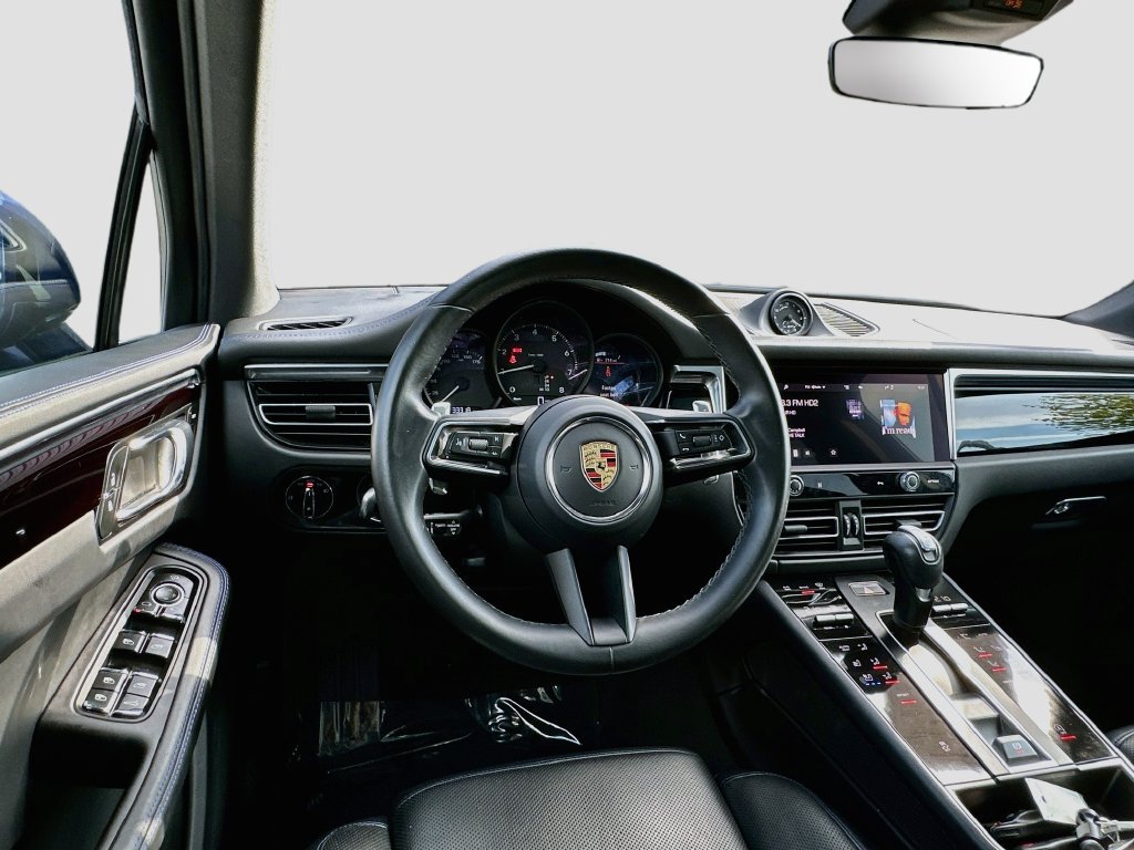 Certified 2024 Porsche Macan AWD/4WD image 25