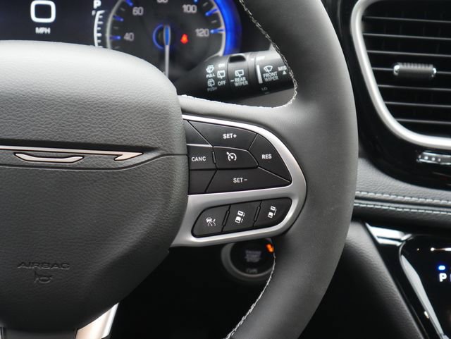 New 2027 Chrysler Pacifica Select FWD image 19