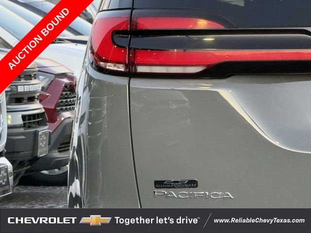 Used 2025 Chrysler Pacifica Select FWD image 8