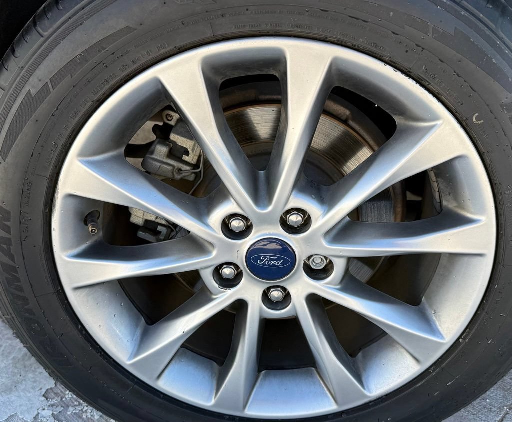 Used 2017 Ford Fusion SE FWD image 10