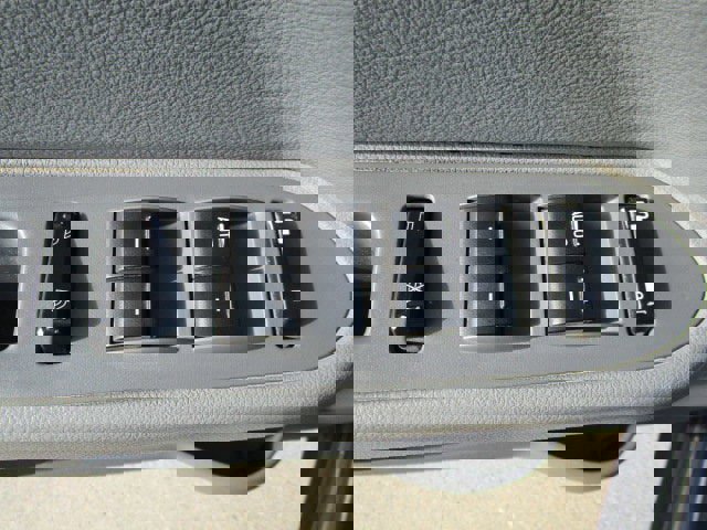 Used 2005 Ford Five Hundred SEL image 12