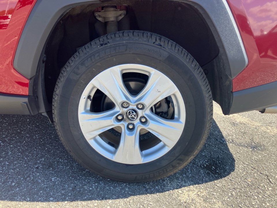 Used 2021 Toyota RAV4 XLE image 26