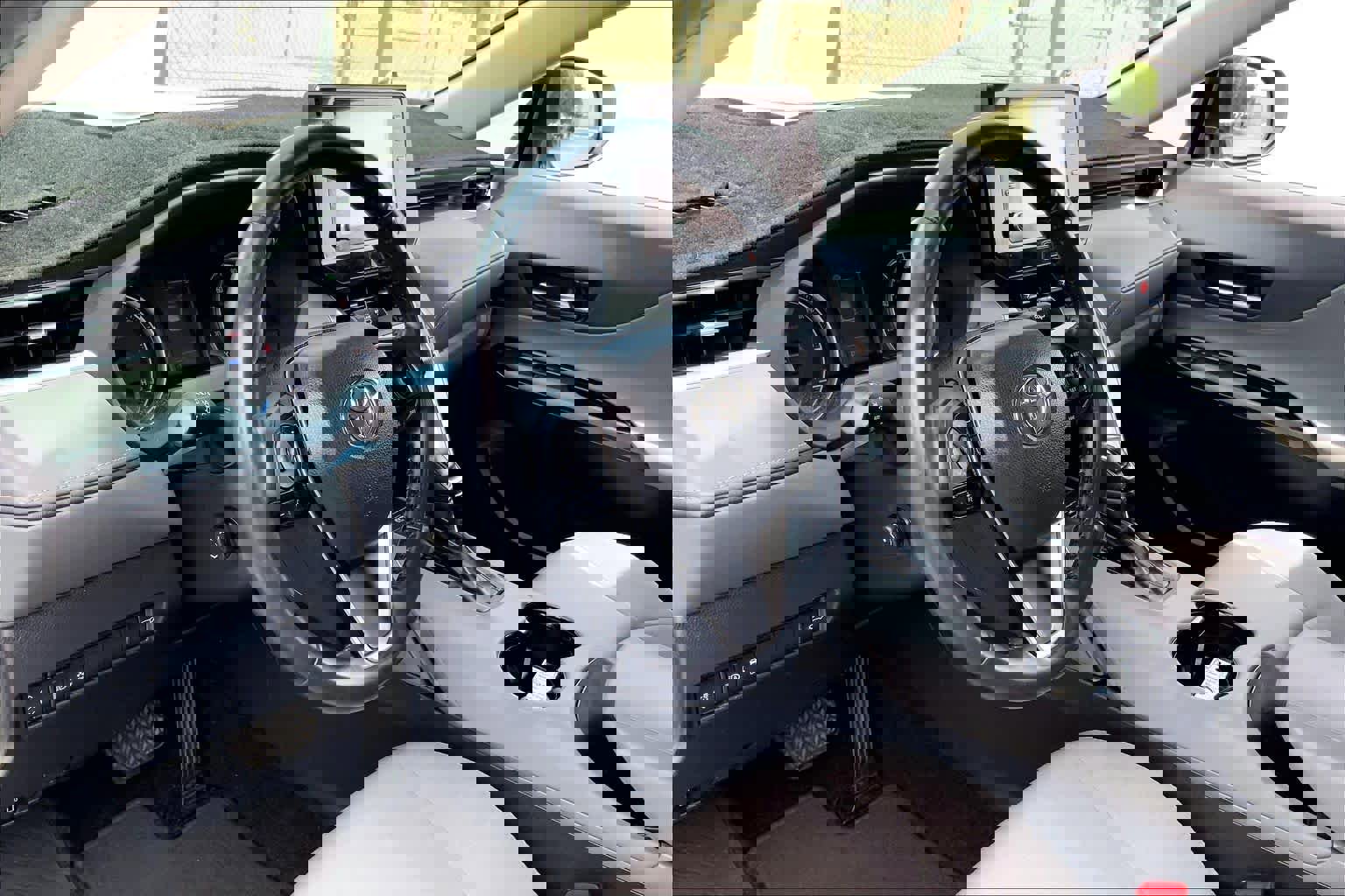 Used 2021 Toyota Venza LE w/ Carpet Mat Package (TMS) image 15