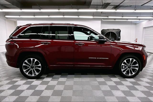 Used 2024 Jeep Grand Cherokee Overland w/ Luxury Tech Group IV image 15