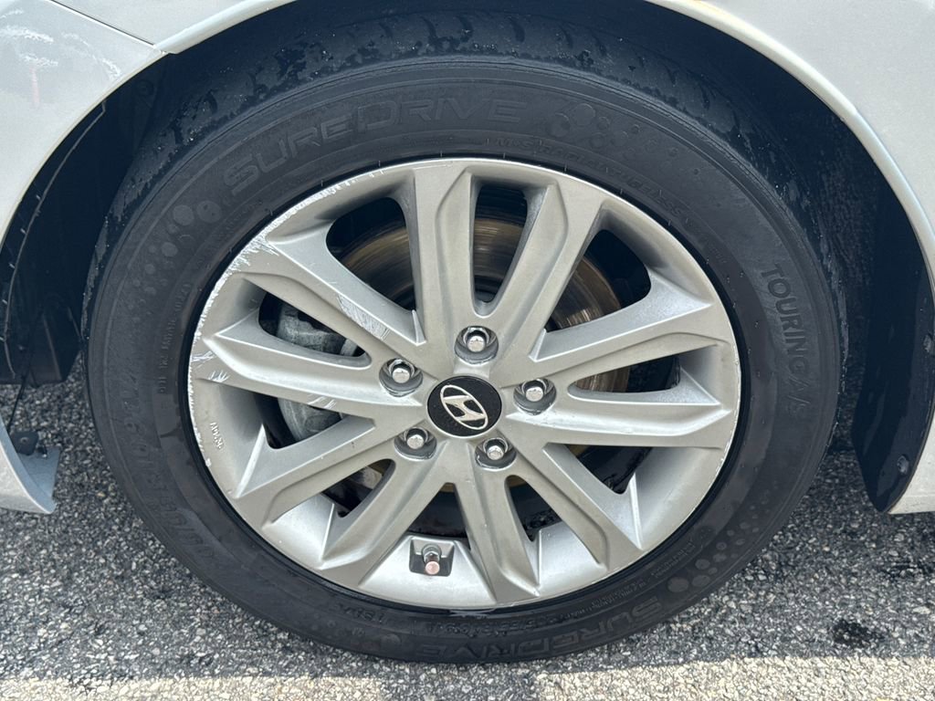 Used 2015 Hyundai Elantra SE w/ Option Group 02 FWD image 11