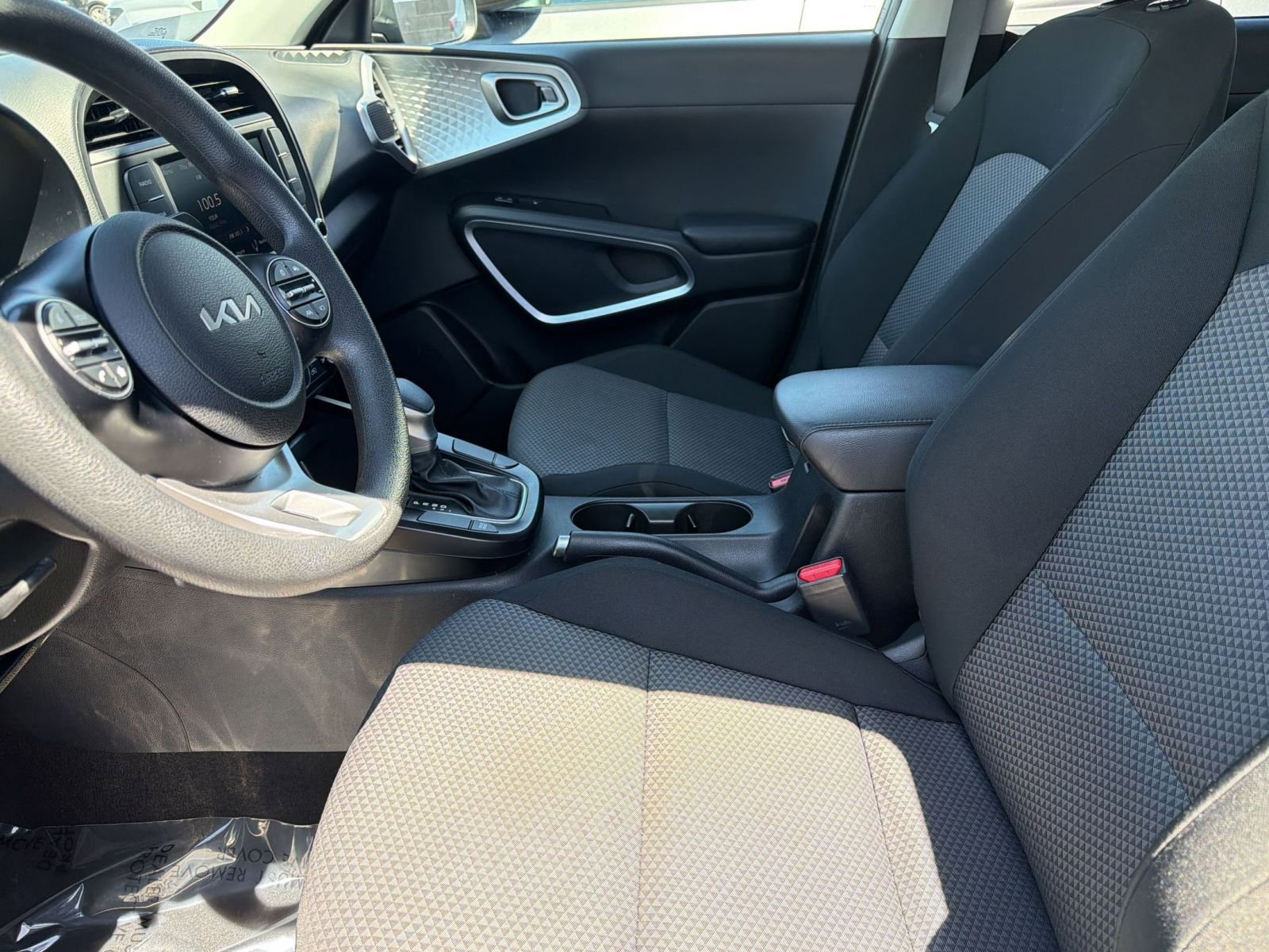 Used 2025 Kia Soul LX w/ LX Technology Package FWD image 16