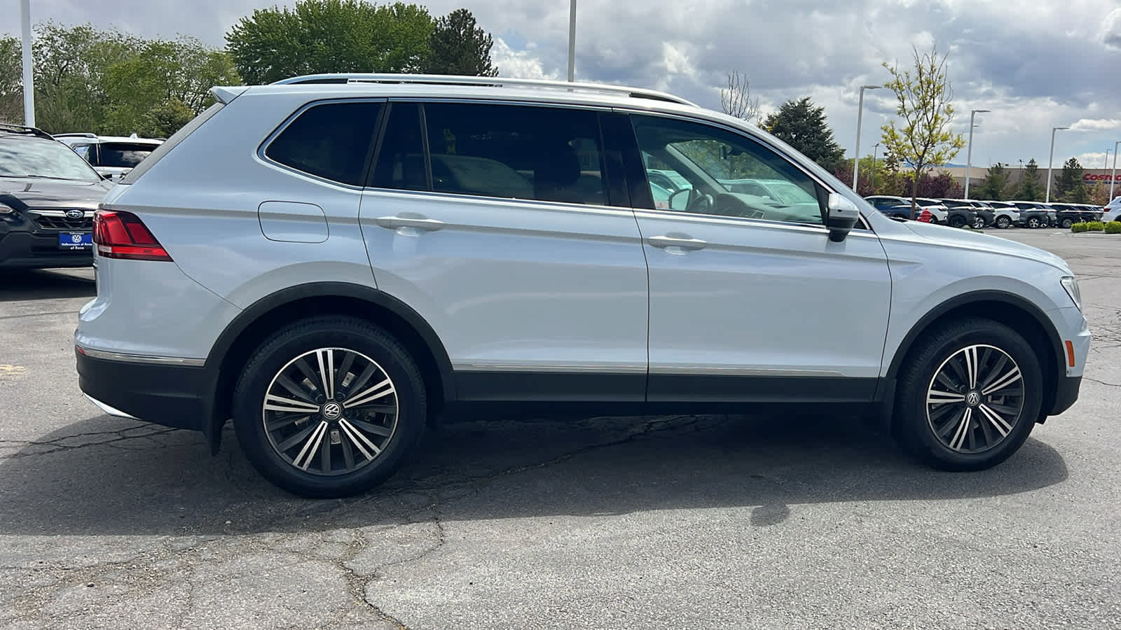 Used 2018 Volkswagen Tiguan SEL AWD/4WD image 4