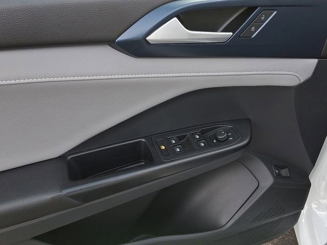 Used 2023 Volkswagen Taos SE image 12