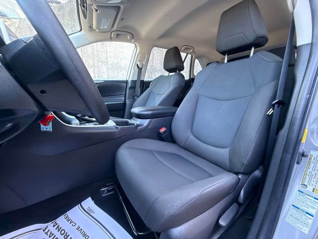 Used 2023 Toyota RAV4 LE AWD/4WD image 15