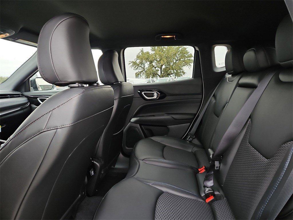 New 2026 Jeep Compass Latitude image 17