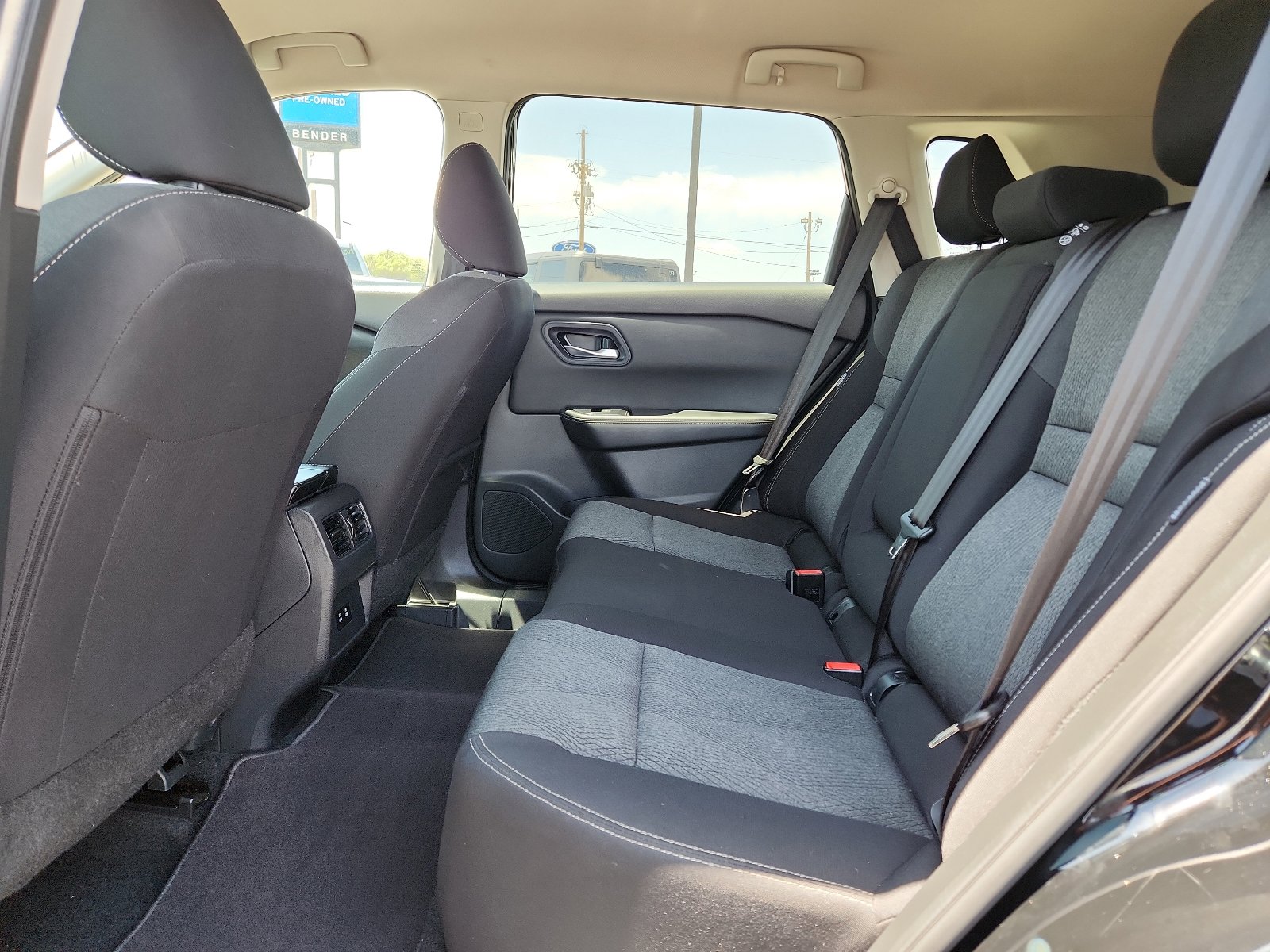 Used 2025 Nissan Rogue SV FWD image 10