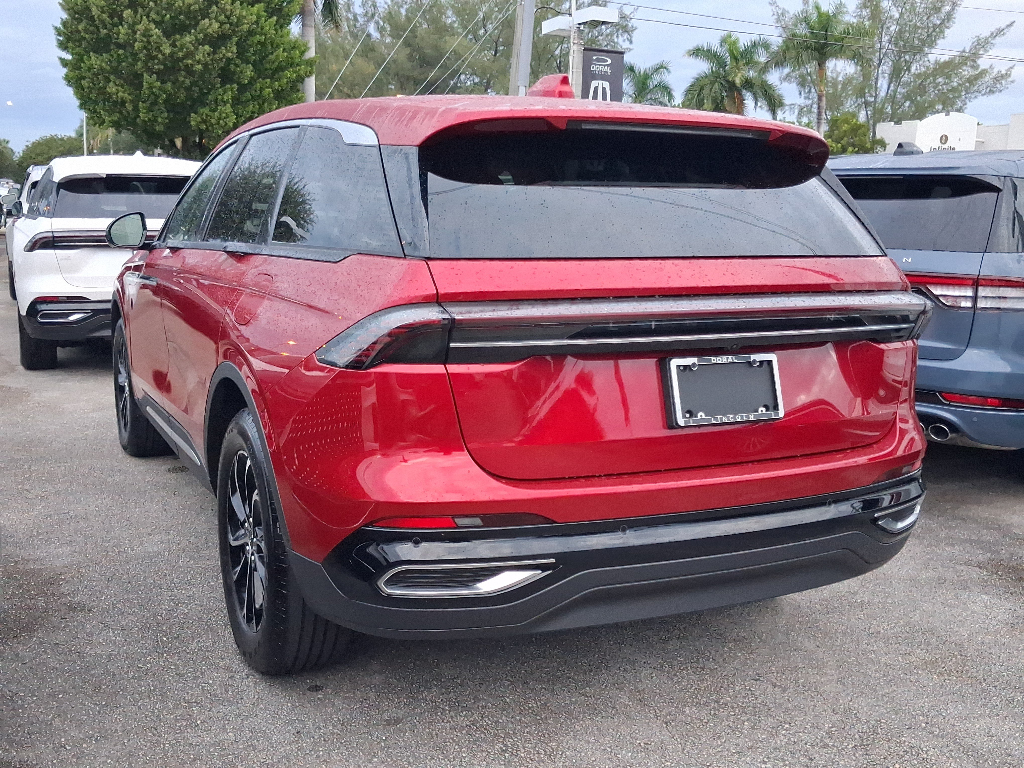 Certified 2025 Lincoln Nautilus Premier AWD/4WD image 3