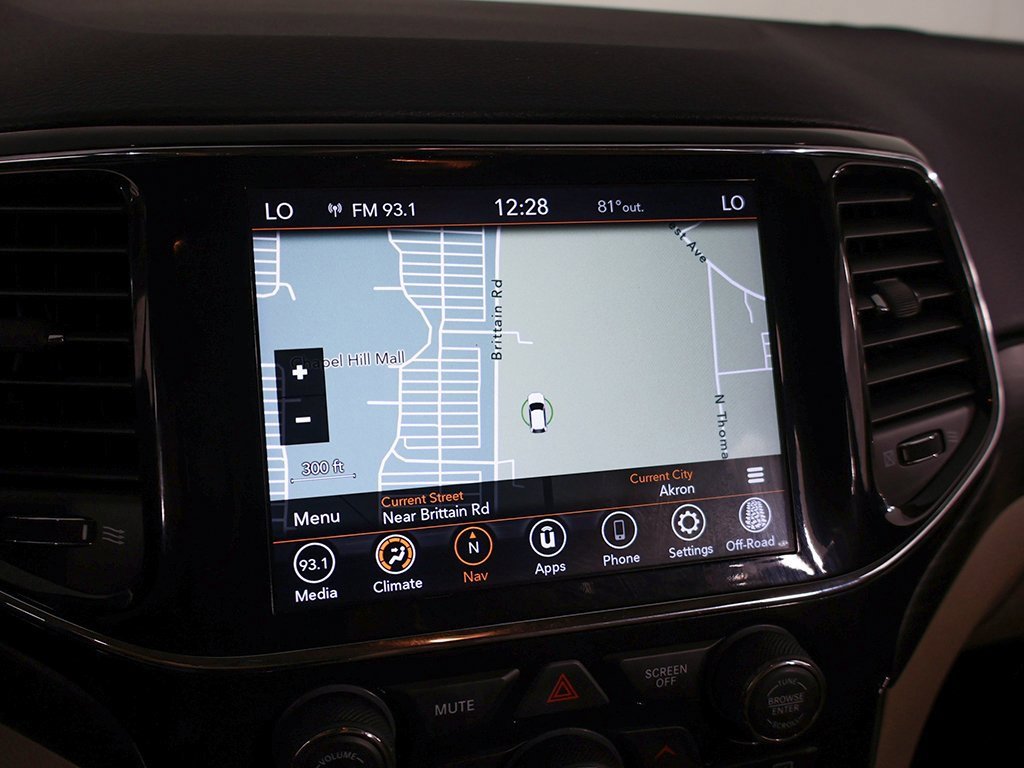 Used 2022 Jeep Grand Cherokee Laredo E image 43