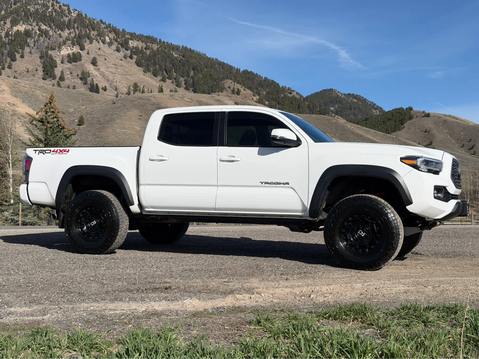 Used 2023 Toyota Tacoma TRD Off-Road w/ TRD Premium Off Road Package image 9