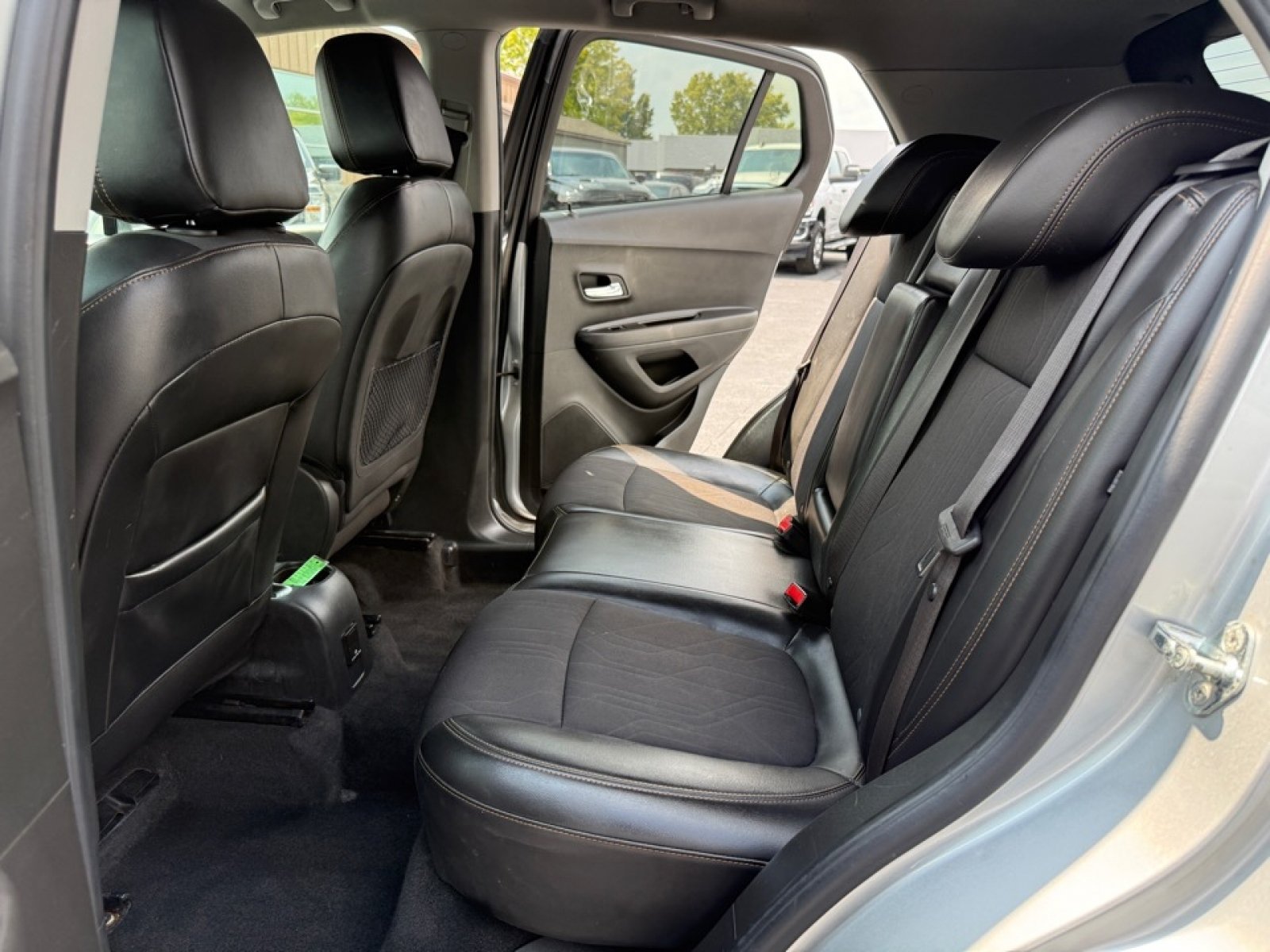 Used 2017 Chevrolet Trax LT w/ LT Convenience Package AWD/4WD image 26