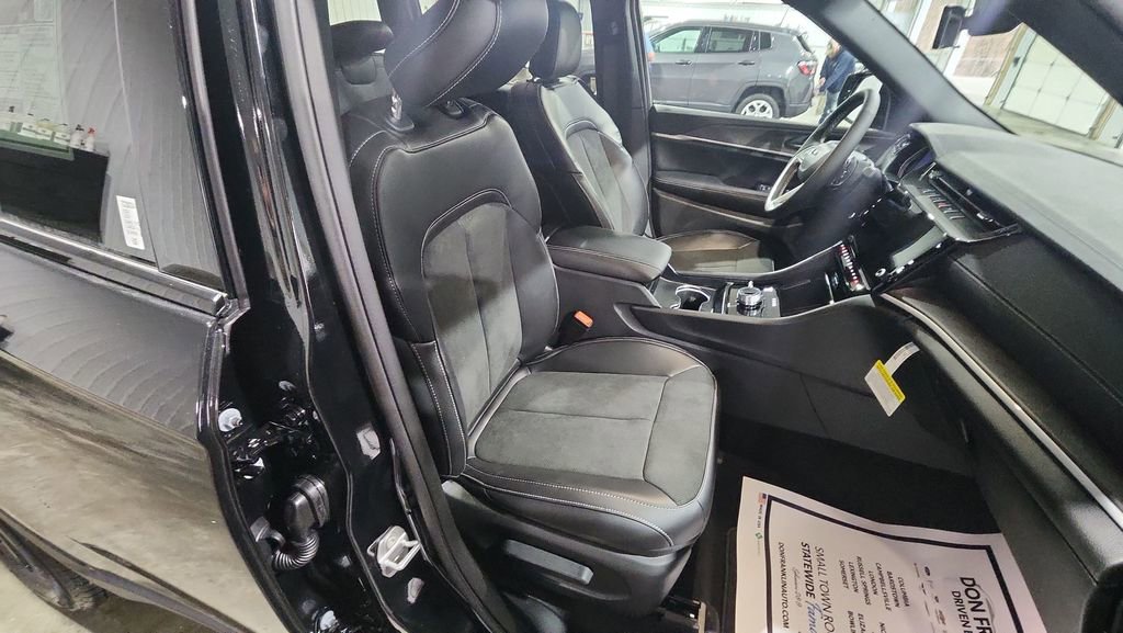 New 2026 Jeep Grand Cherokee Laredo image 28