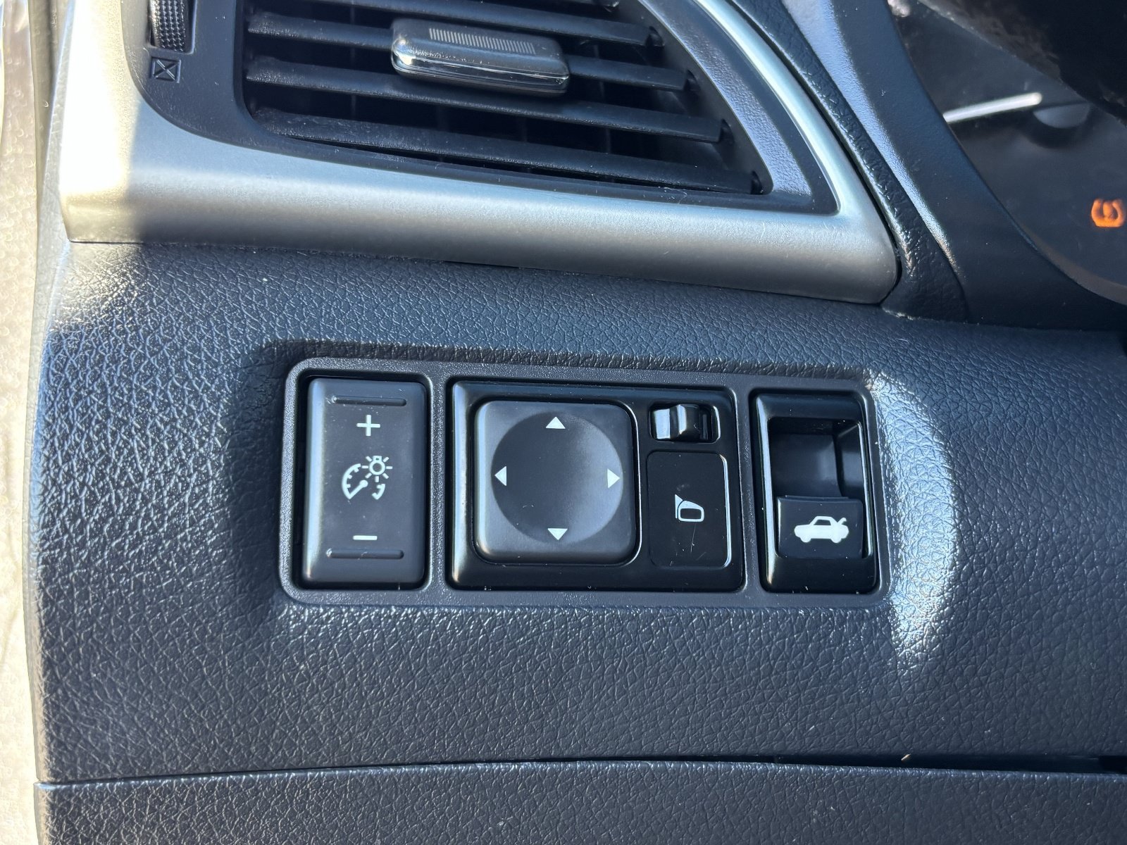 Used 2017 Nissan Sentra S FWD image 32