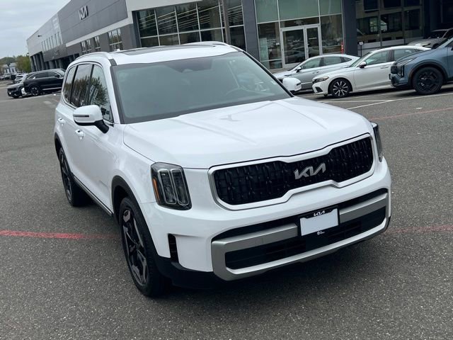 Certified 2023 Kia Telluride EX w/ EX Captain's Chair Package FWD image 7