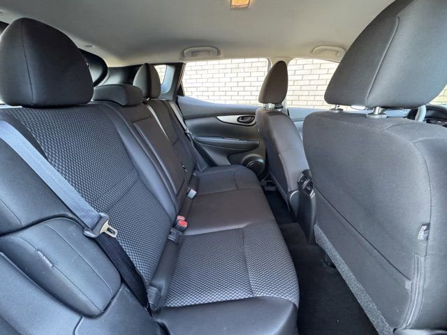 Used 2022 Nissan Rogue Sport S image 10