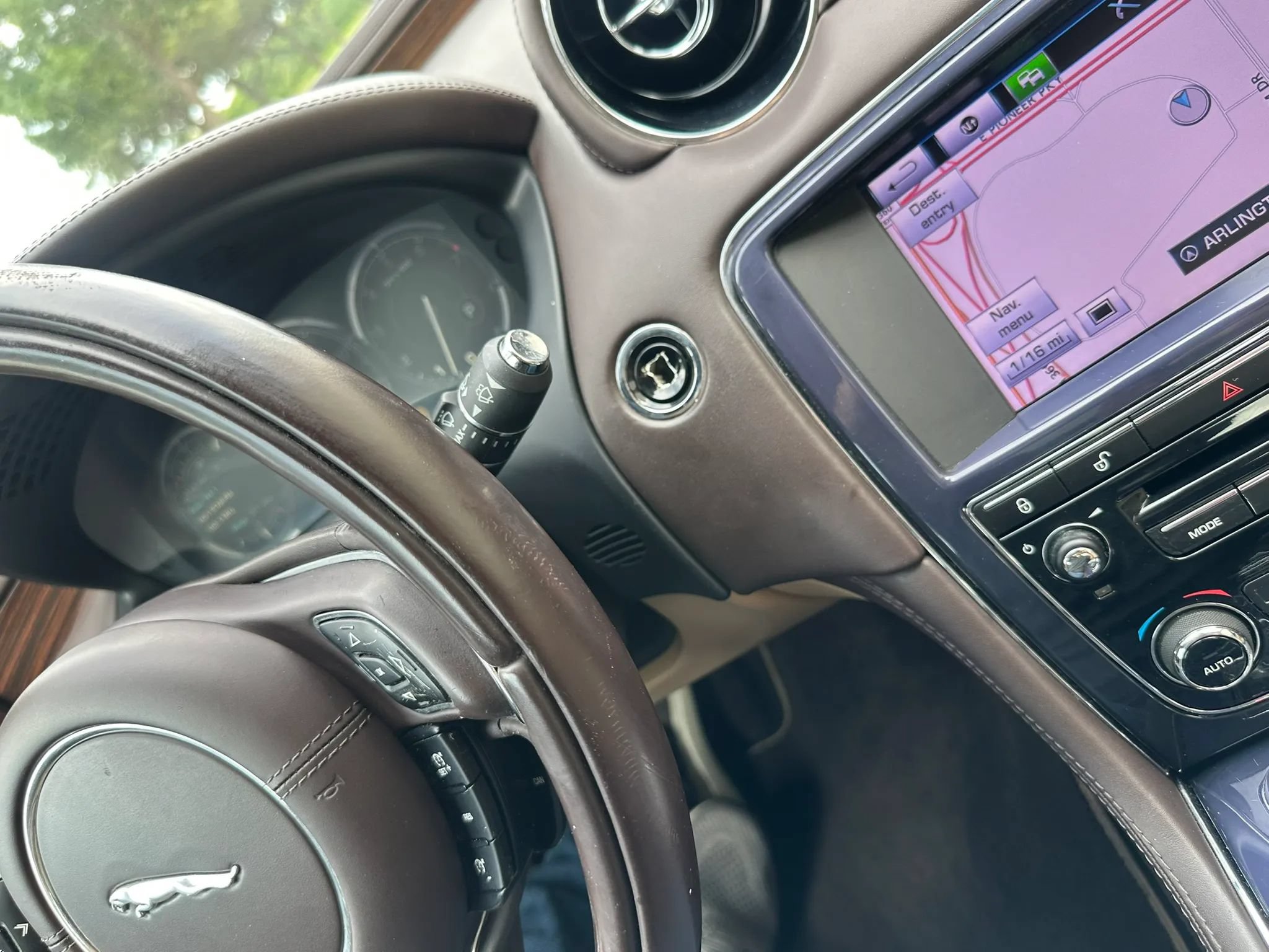 Used 2013 Jaguar XJ L Portfolio RWD image 41