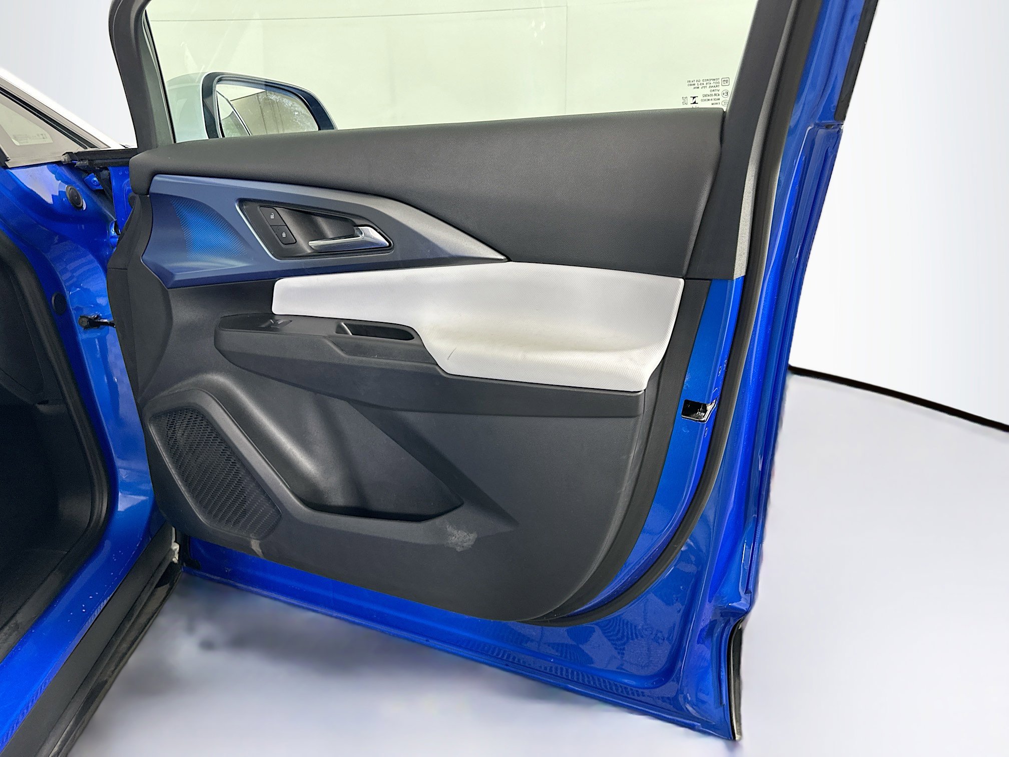 Used 2024 Chevrolet Equinox EV LT w/ Active Safety Package 3 FWD image 32