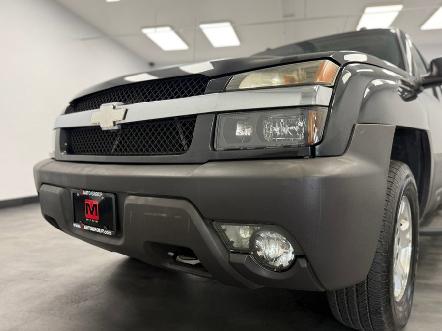 Used 2003 Chevrolet Avalanche 4x4 w/ Suspension Package, Off-Road image 16