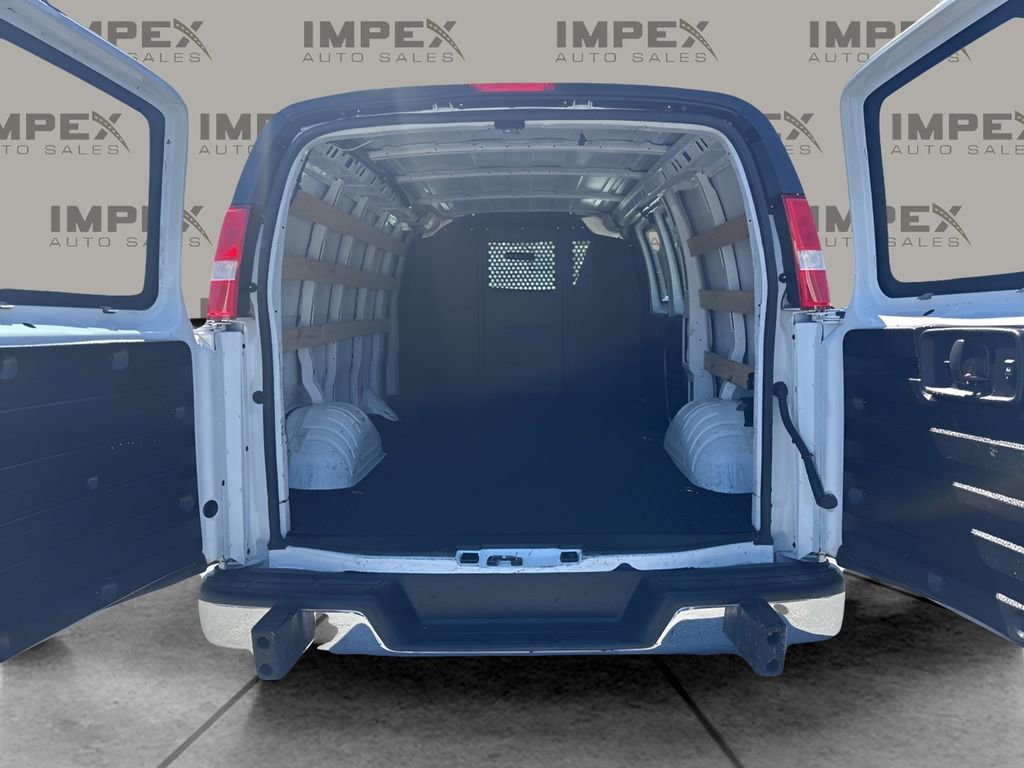 Used 2023 GMC Savana 2500 w/ Driver Convenience Package image 22