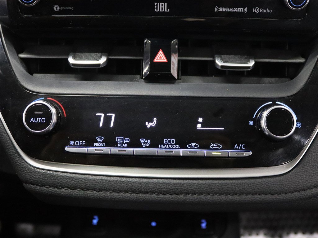 Used 2020 Toyota Corolla XLE FWD image 28
