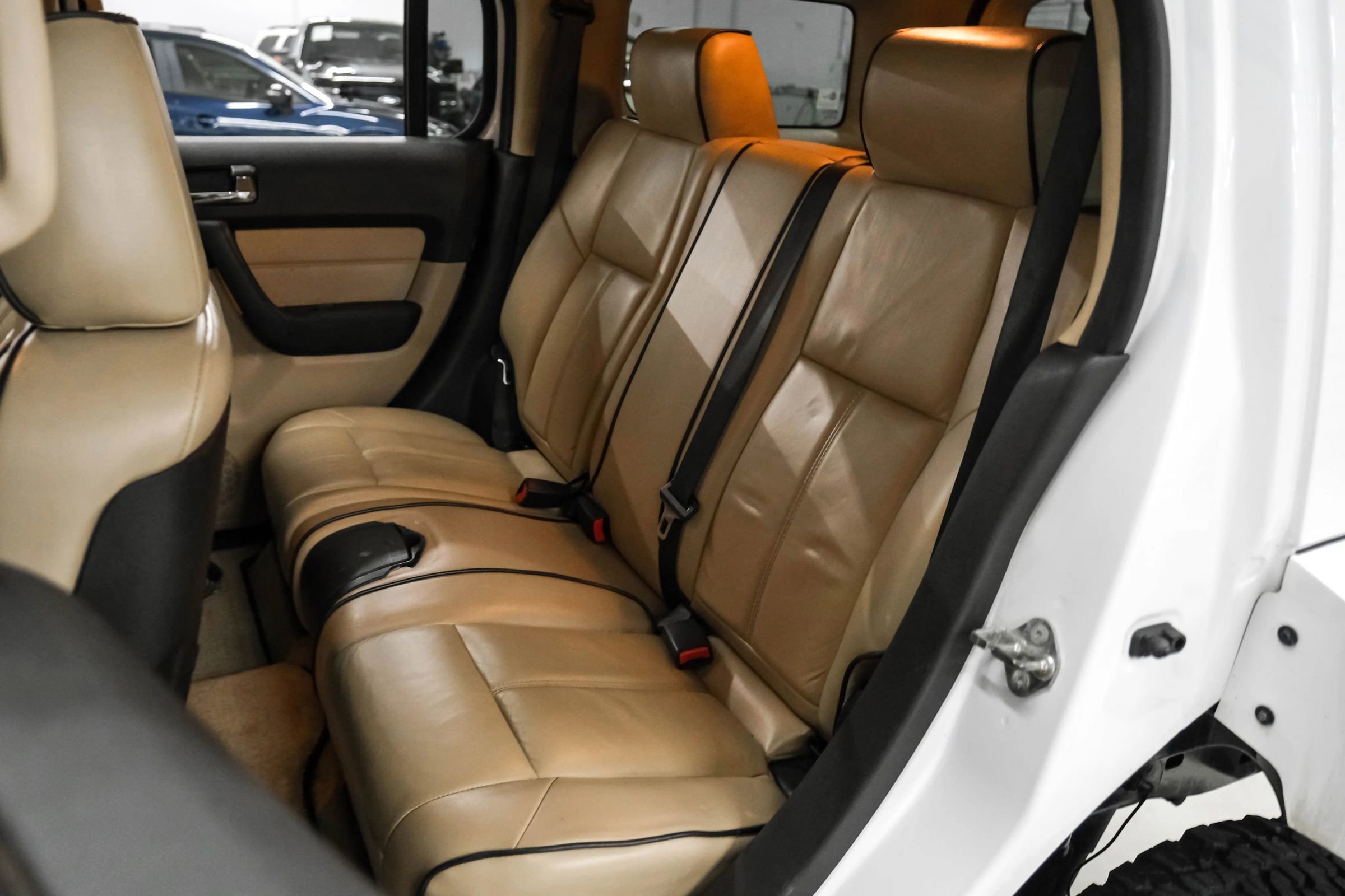 Used 2010 HUMMER H3 Luxury w/ Appearance Package AWD/4WD image 35