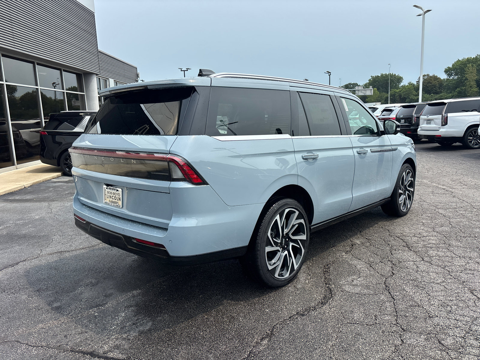New 2027 Lincoln Navigator Reserve AWD/4WD image 7