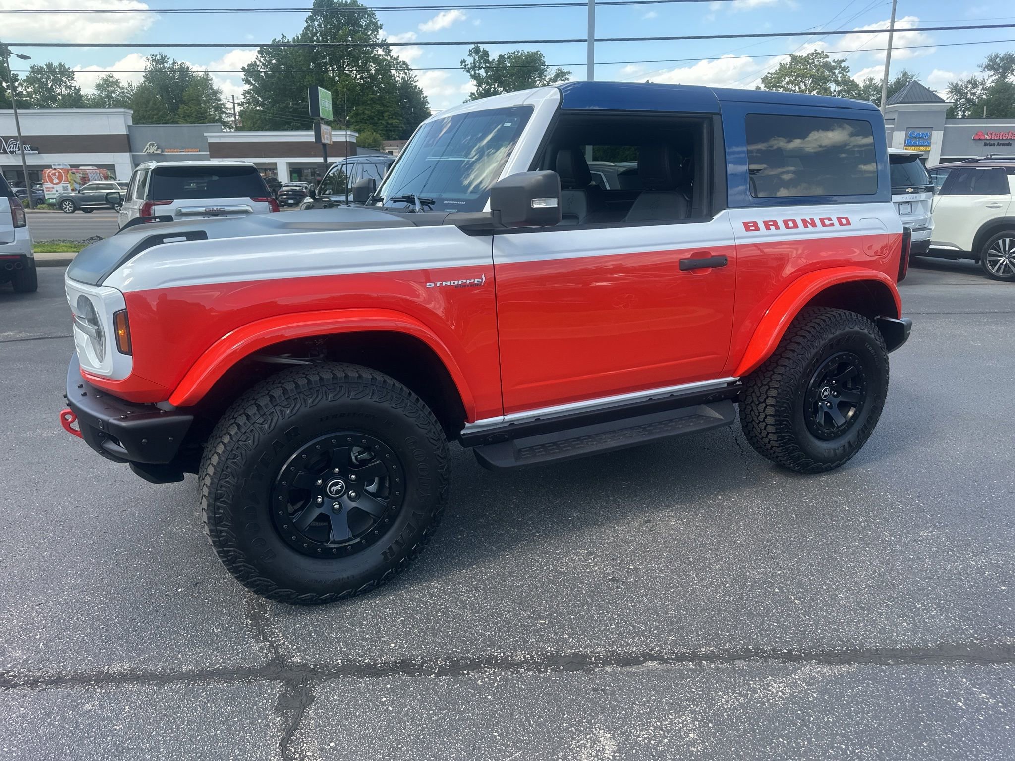 Used 2025 Ford Bronco Stroppe Edition AWD/4WD image 9