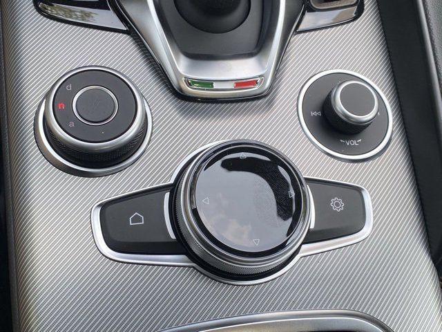 New 2025 Alfa Romeo Giulia AWD w/ Driving Assist Package image 33