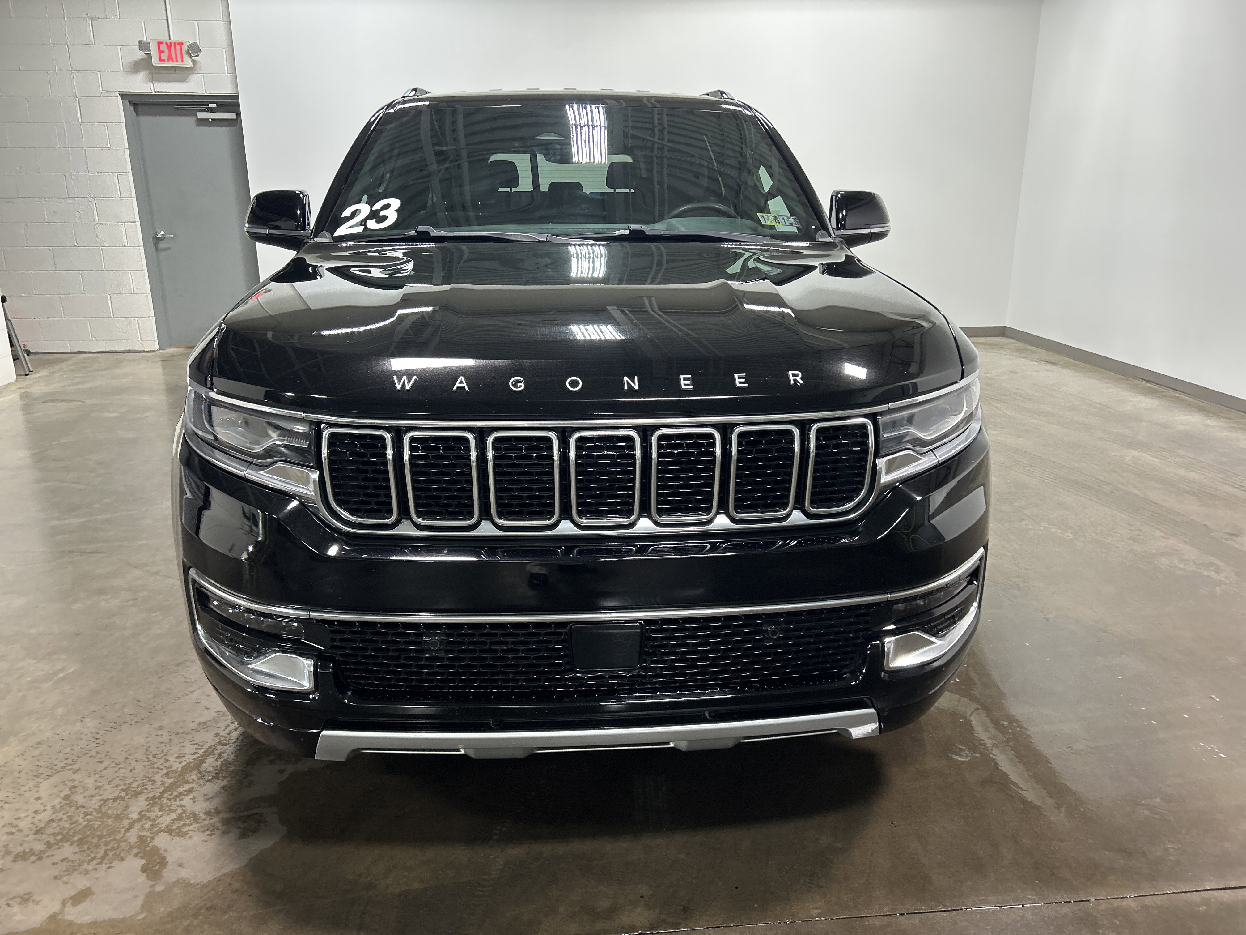 Used 2023 Jeep Wagoneer L Series II AWD/4WD image 40