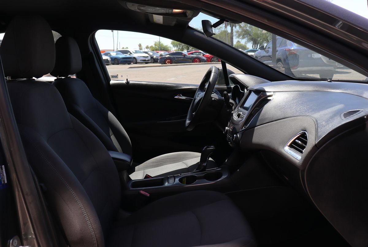 Used 2019 Chevrolet Cruze LT w/ Convenience Package FWD image 34