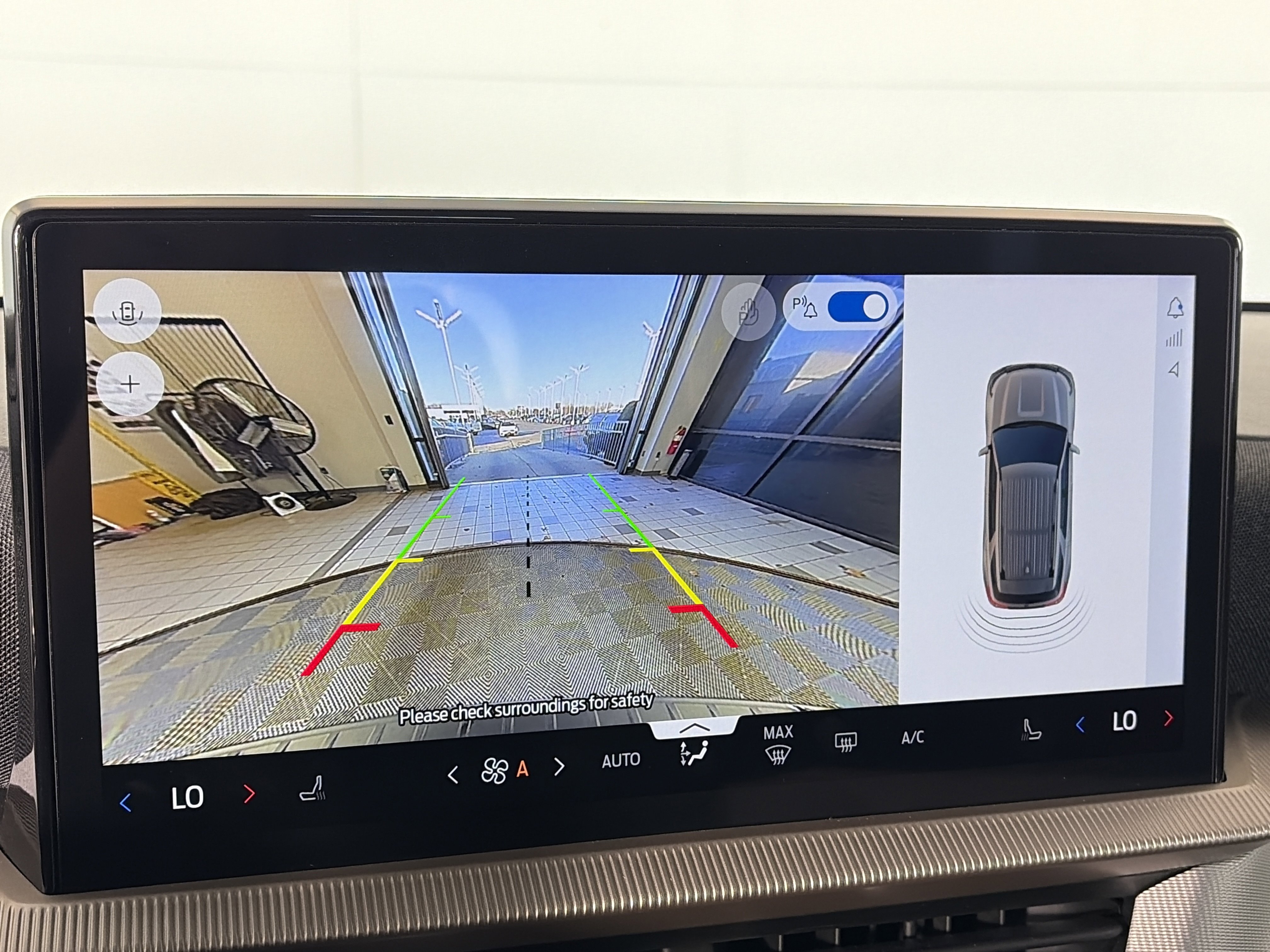 Used 2025 Ford Explorer Active image 25