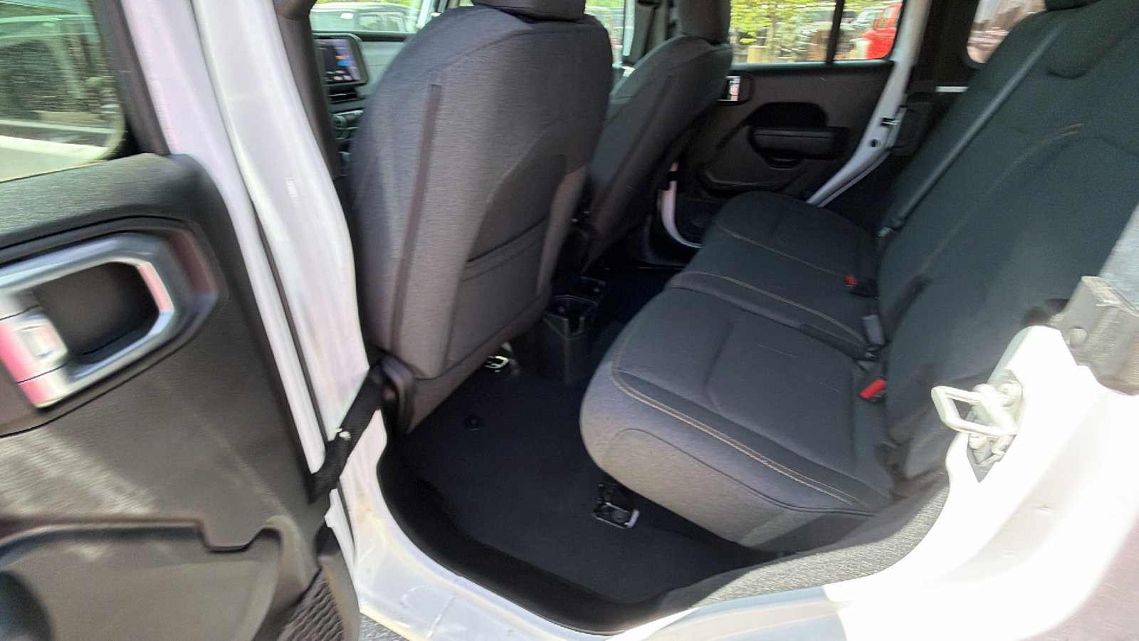 Used 2025 Jeep Wrangler Sport image 23