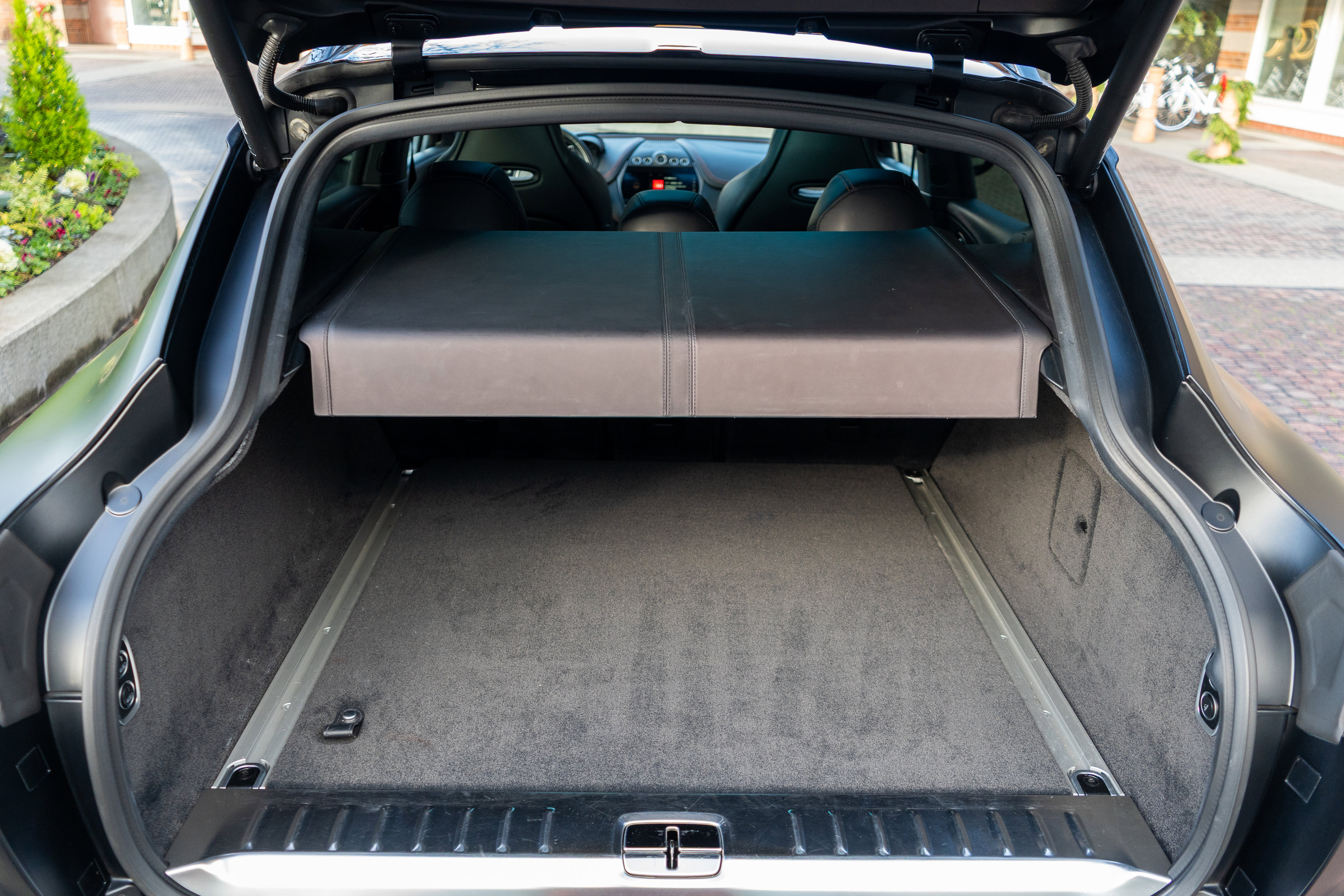 Used 2022 Aston Martin DBX image 40