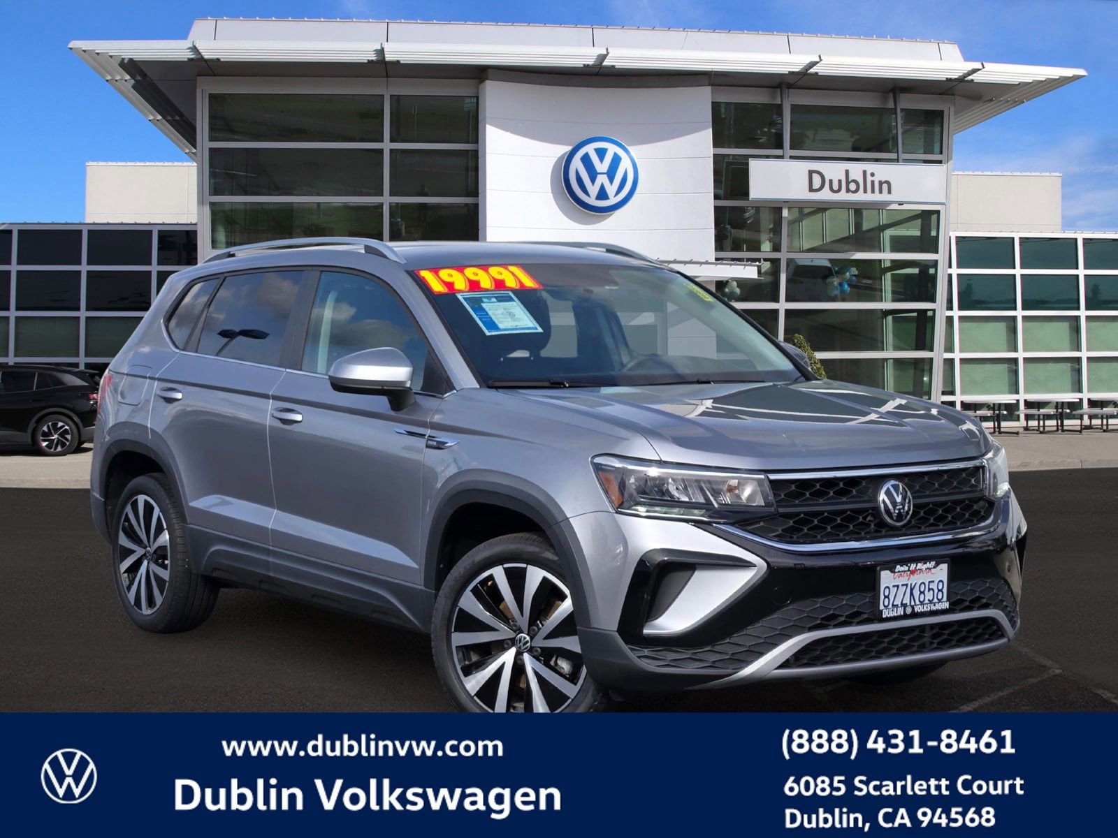 Certified 2022 Volkswagen Taos SE image 1