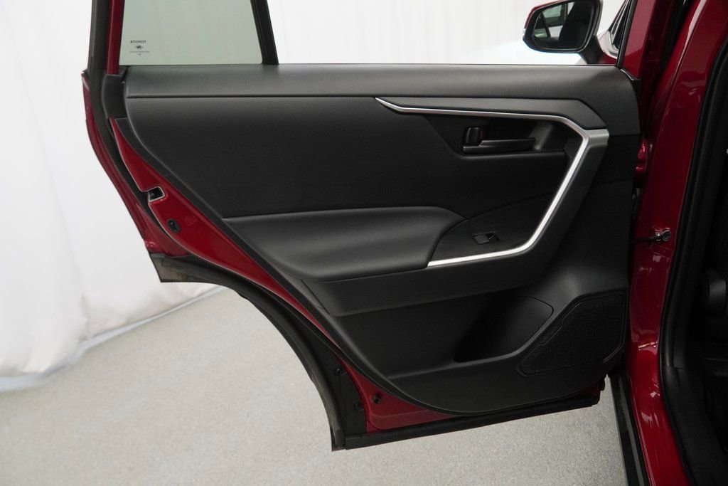 Used 2025 Toyota RAV4 LE image 39