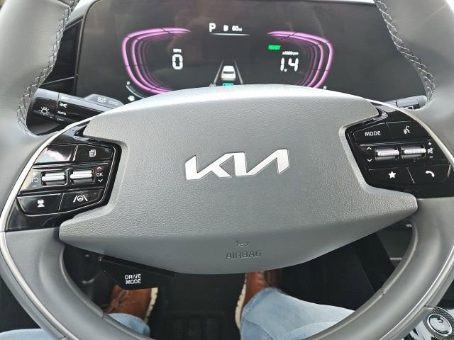 Used 2025 Kia Niro EX image 16