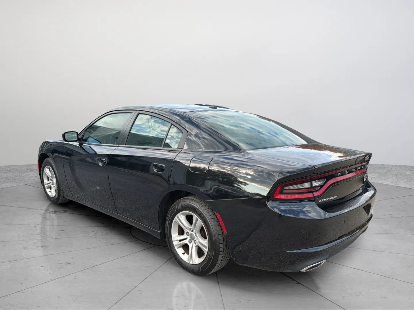 Used 2021 Dodge Charger SXT w/ Leather Interior Group image 15