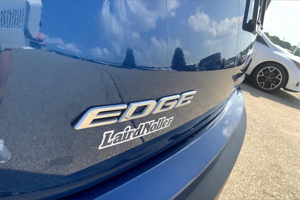 Used 2020 Ford Edge Titanium image 32