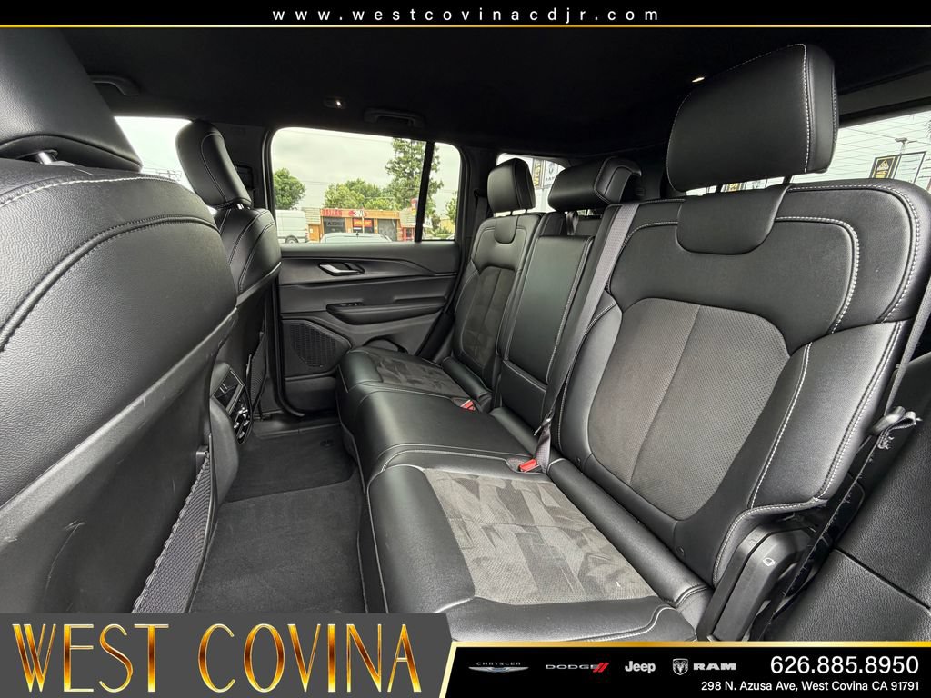 Used 2025 Jeep Grand Cherokee Altitude RWD image 19